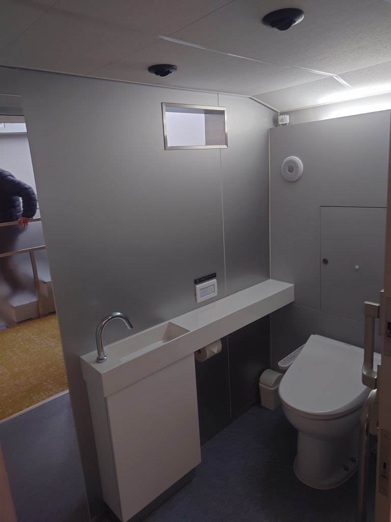 「Nihonbashi e-LINER」　のトイレ